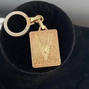 Louis Vuitton Malletire Brass Key Ring in Gold Toned